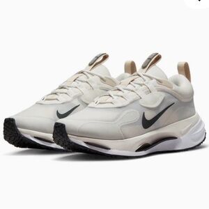 Nike Women's Sneakers in Cream and Black